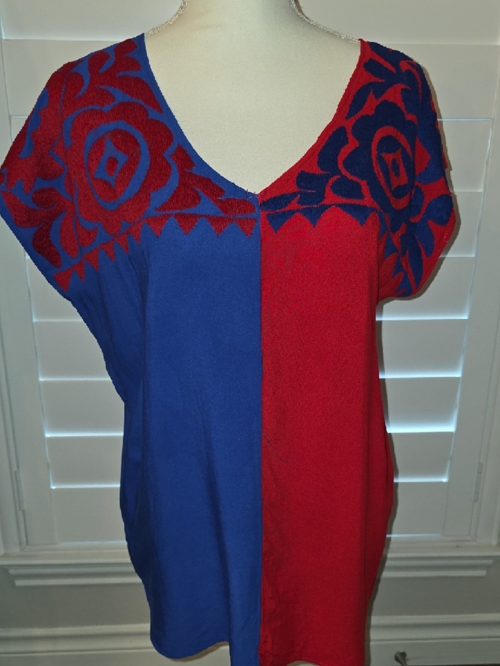 Colorblock Floral V-Neck Tunic Top - Blue & Red - Picture 10 of 16